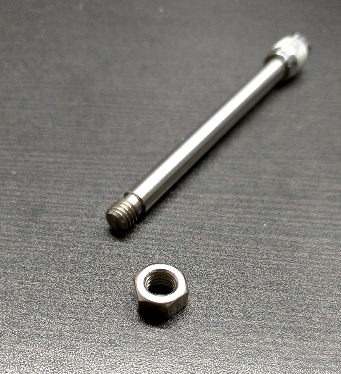 GOYOJOのデジタルフォースゲージの延長棒とナット