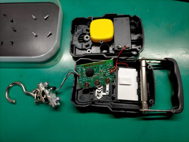 激安のデジタルスケールの分解