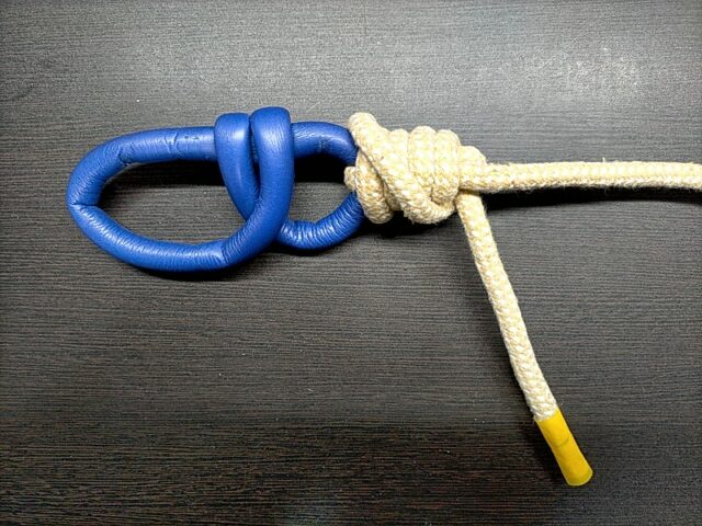 ユニノットの結び方のSTEP5