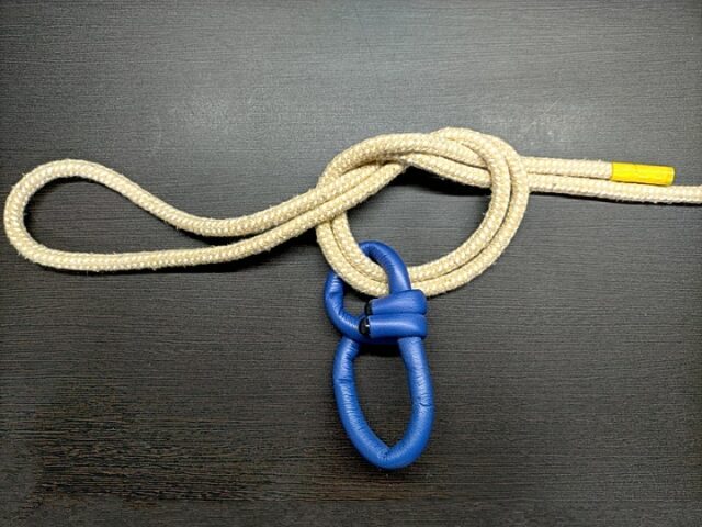 パロマーノットの結び方のSTEP2