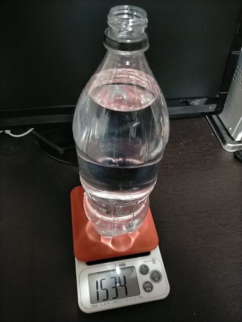 タニタのキッチンスケールでの測定風景